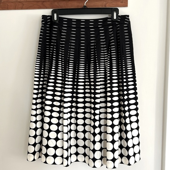 Talbots Pleated Black & Cream Skirt - Picture 5 of 7